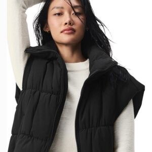 ALO YOGA Black Incline Puffer Vest size Large NEW